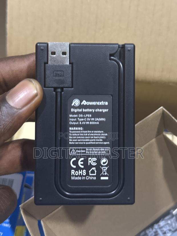 Dual Lp-E6 Charger With Screen · Photo 2