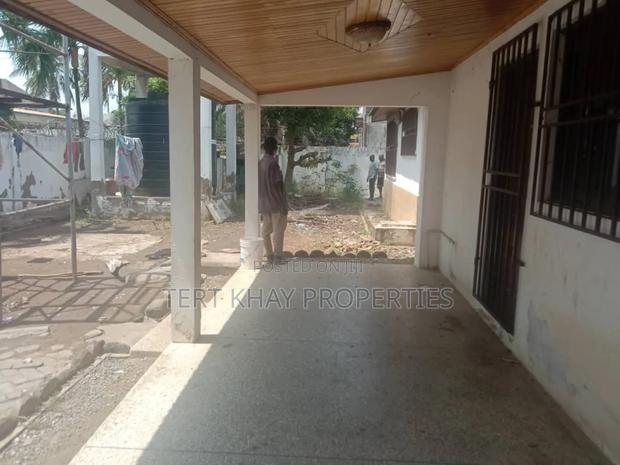 7bdrm House in Teshie Nungua Estate for sale · Photo 4