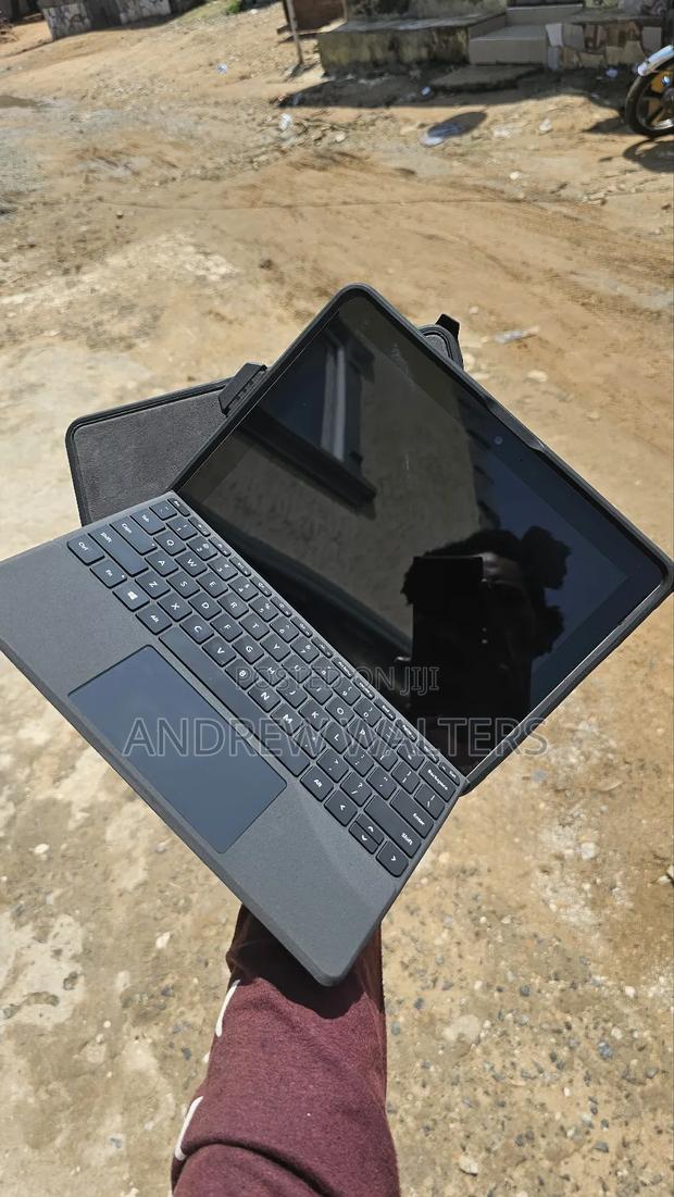 New Laptop Microsoft Surface Go 4GB Intel Pentium SSD 60GB · Photo 1