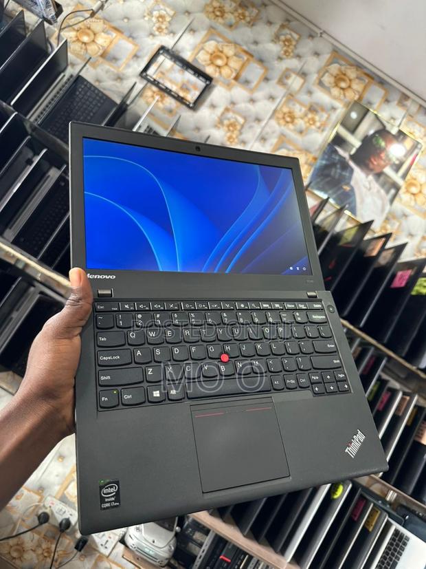 Laptop Lenovo ThinkPad X240 8GB Intel Core i5 HDD 500GB · Photo 1