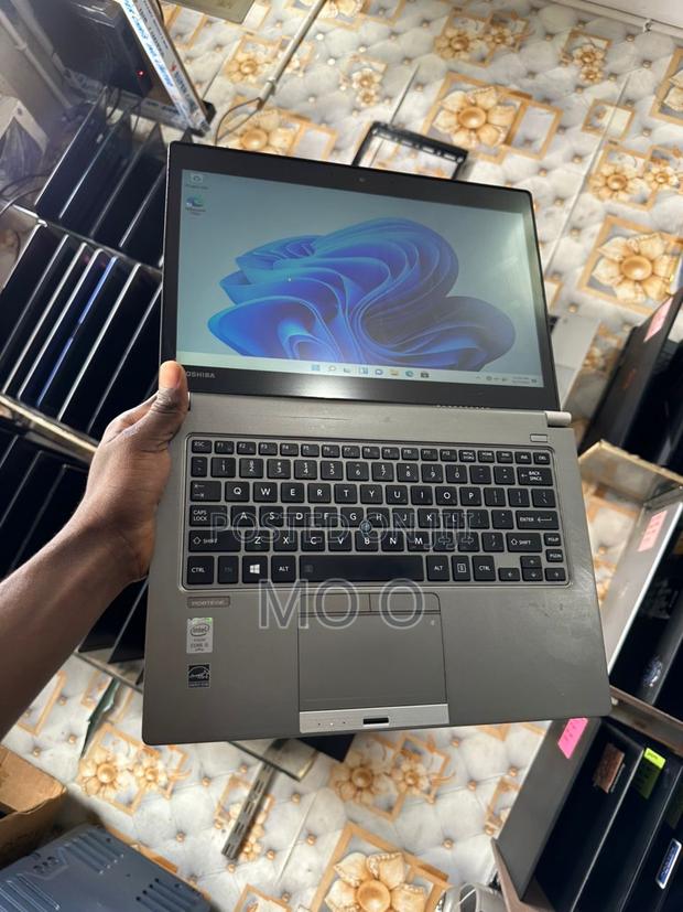 Laptop Toshiba Protege R930 8GB Intel Core i5 SSD 128GB · Photo 3