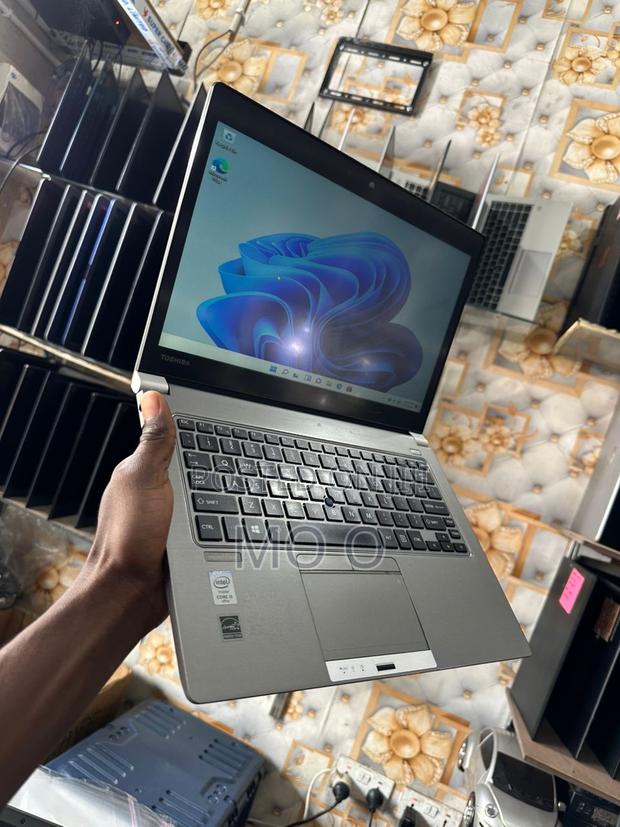 Laptop Toshiba Protege R930 8GB Intel Core i5 SSD 128GB · Photo 1
