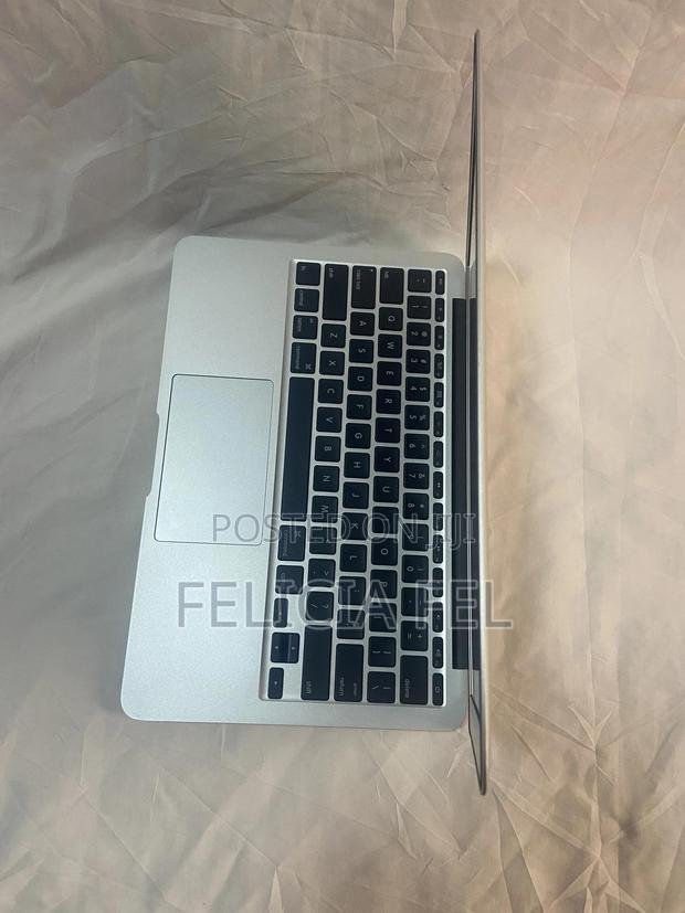 Laptop Apple MacBook Air 2015 8GB Intel Core i5 SSD 256GB · Photo 5