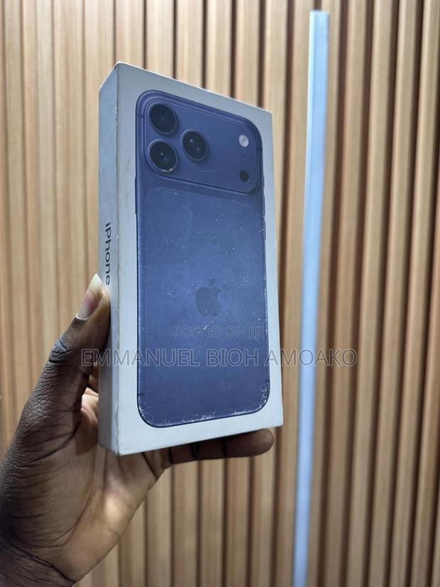 New Apple iPhone 17 Pro Max 256 GB Blue · Photo 3