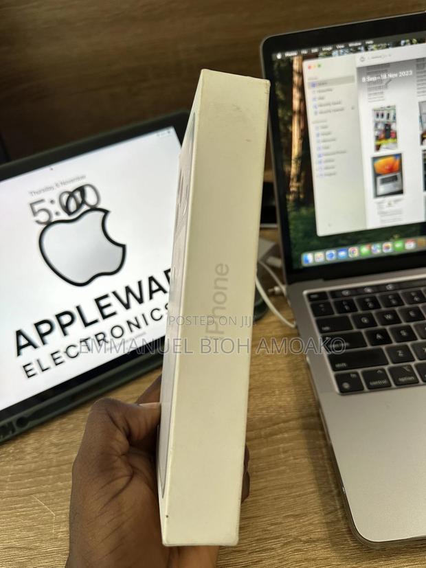 New Apple iPhone 17 Pro Max 512 GB Silver · Photo 3