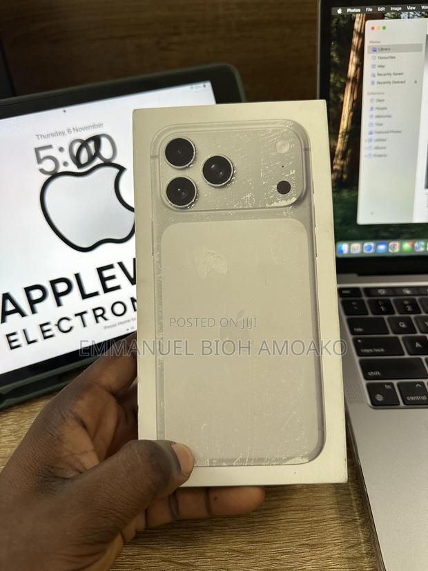 New Apple iPhone 17 Pro Max 512 GB Silver · Photo 2