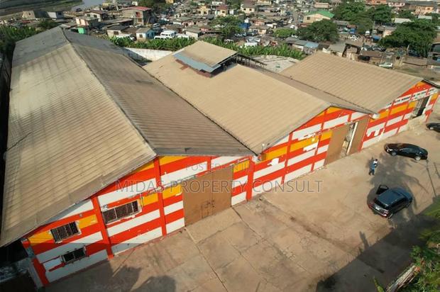 2500sqm Warehouse for Sale at Accra Central Graphic Road · Photo 2