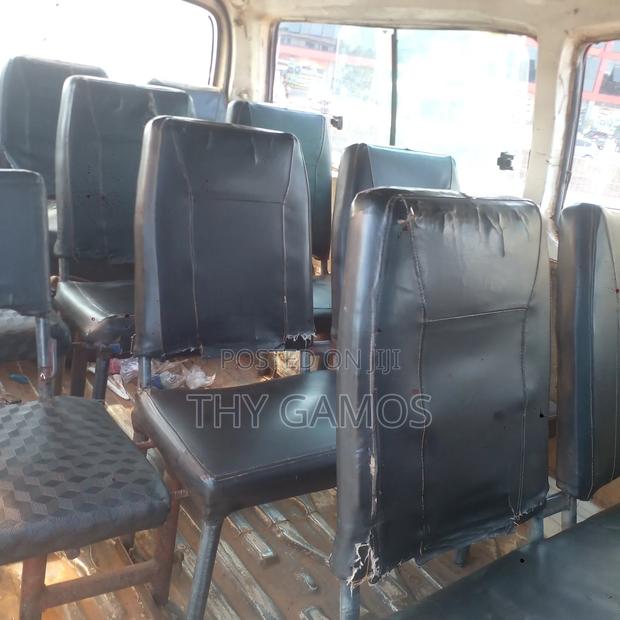 Toyota HiAce 1998 White · Photo 6