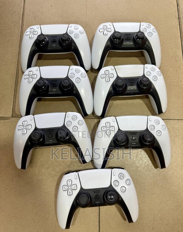 Original Ps5 Controllers · Photo 1
