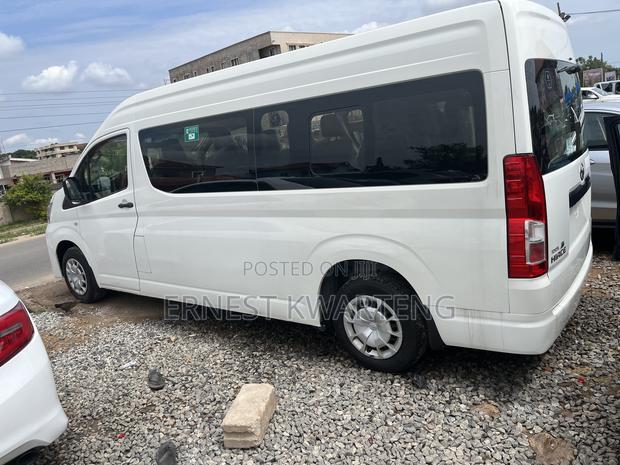 Toyota HiAce 2020 White · Photo 3