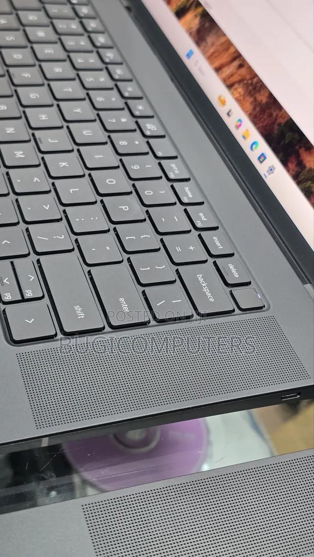 Laptop Dell Precision 5680 64GB Intel Core I9 SSD 2T · Photo 2