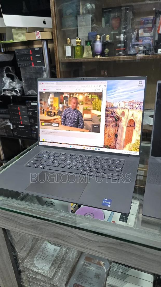 Laptop Dell Precision 5680 64GB Intel Core I9 SSD 2T · Photo 1