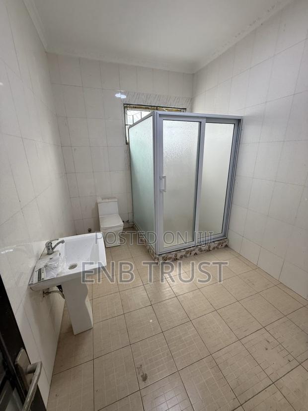 7bdrm Duplex in Tema Community 12 for rent · Photo 3