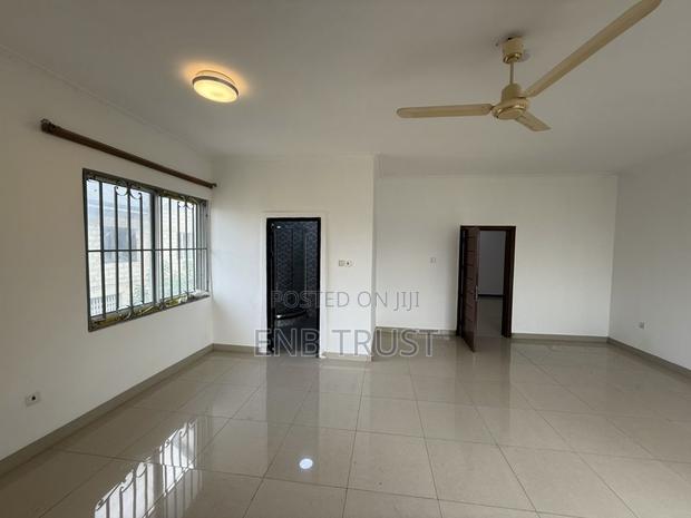 7bdrm Duplex in Tema Community 12 for rent · Photo 5