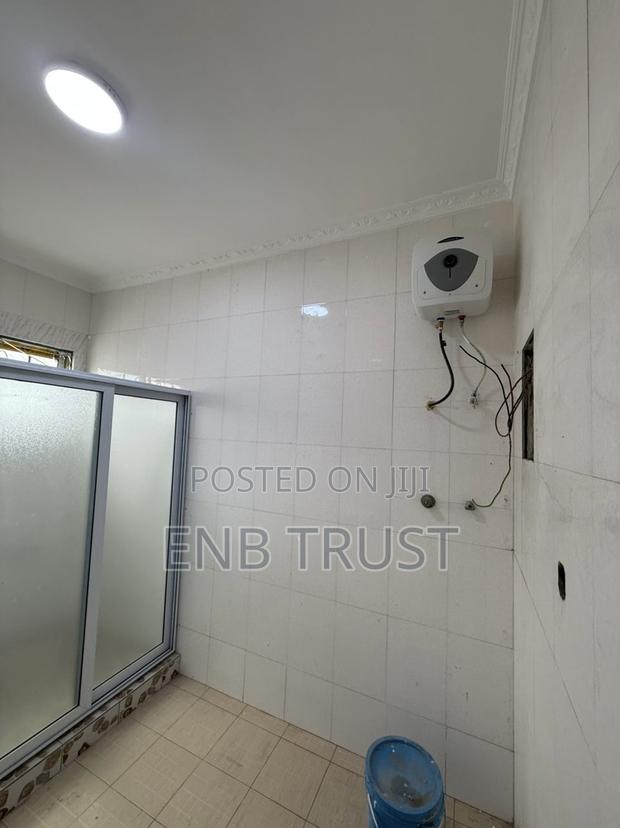 7bdrm Duplex in Tema Community 12 for rent · Photo 8