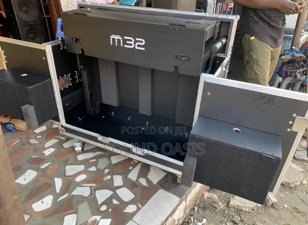 Flight Case for a Midas M32 · Photo 1