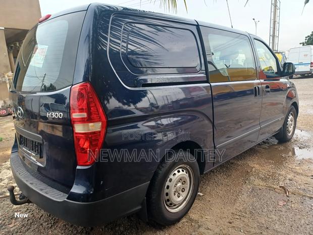 Hyundai H1 2009 Blue · Photo 1