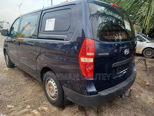Hyundai H1 2009 Blue · Photo 2