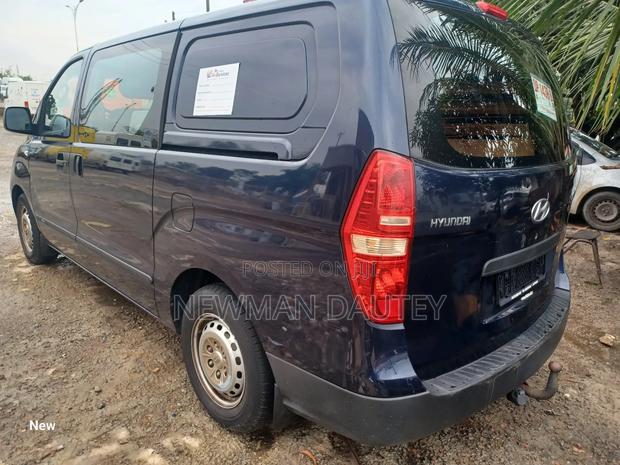 Hyundai H1 2009 Blue · Photo 5