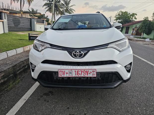 Toyota RAV4 2016 White · Photo 2