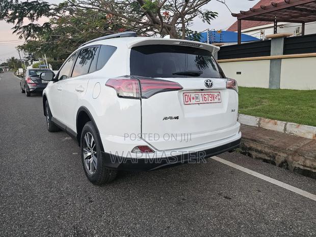 Toyota RAV4 2016 White · Photo 3