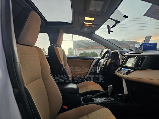 Toyota RAV4 2016 White · Photo 4