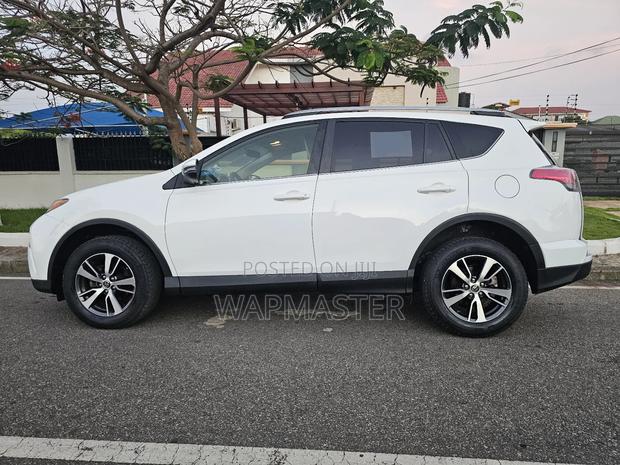Toyota RAV4 2016 White · Photo 8