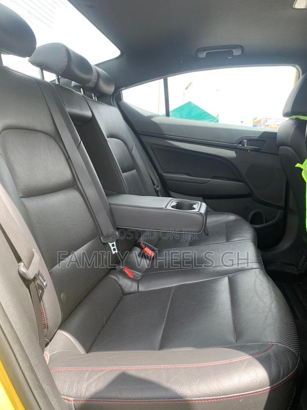 Hyundai Elantra Sport 2018 Gold · Photo 7