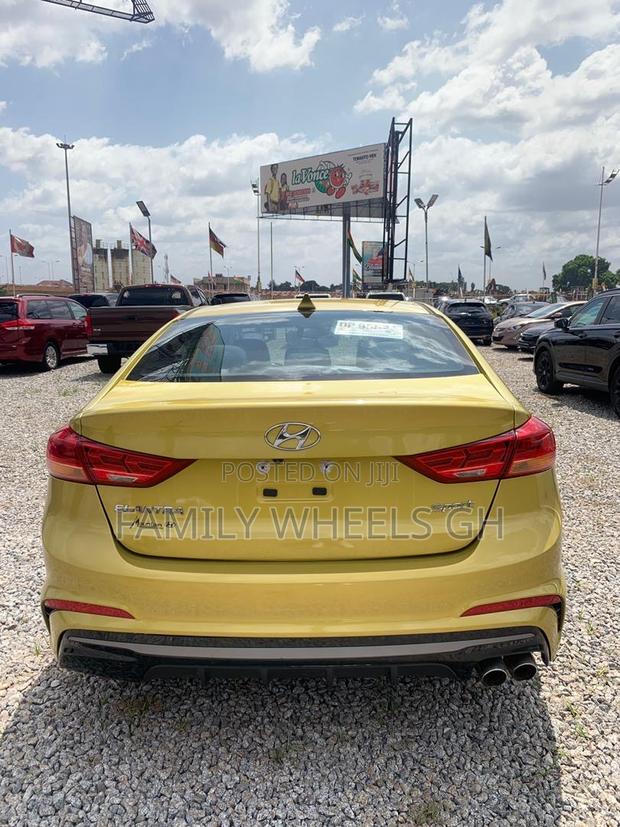 Hyundai Elantra Sport 2018 Gold · Photo 5