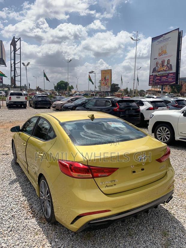 Hyundai Elantra Sport 2018 Gold · Photo 6