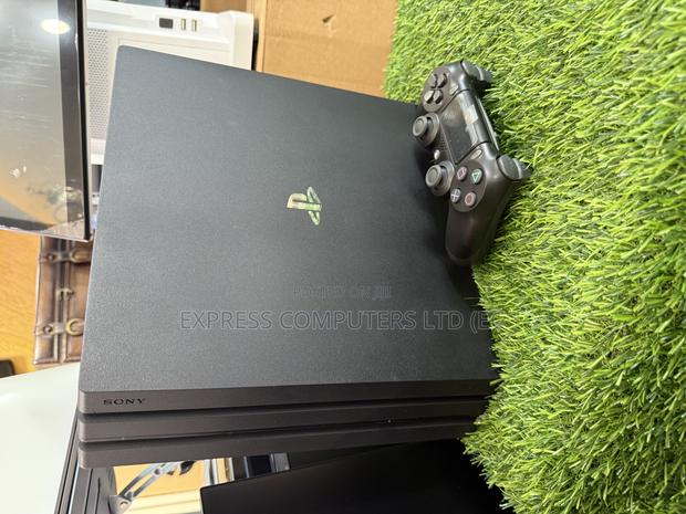 Playstation 4 Pro Console Display With One Controller and One Cd · Photo 5