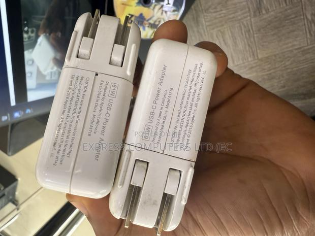Apple 61 Watts Usb-C Power Adapter With Typy -C Cable Uk Home Used · Photo 2
