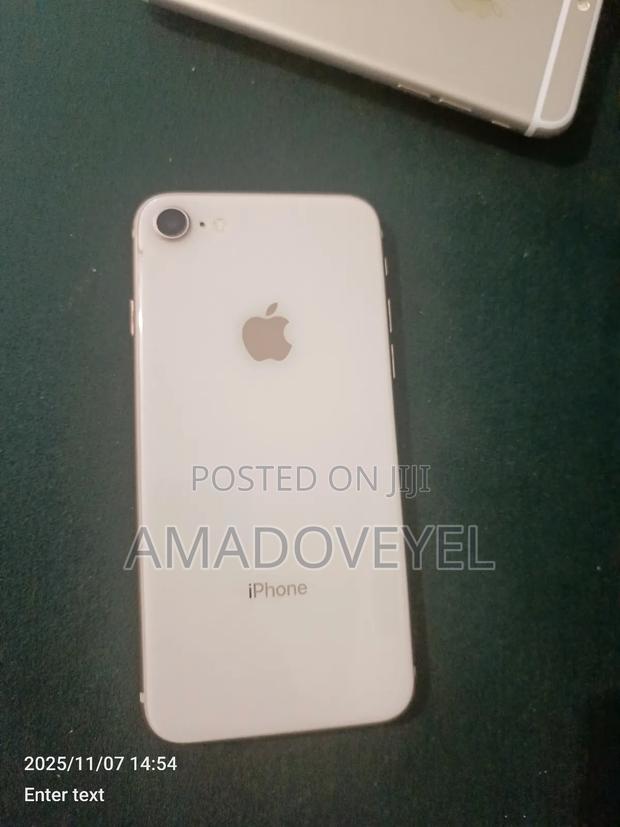 Apple iPhone 8 64 GB Rose Gold · Photo 1
