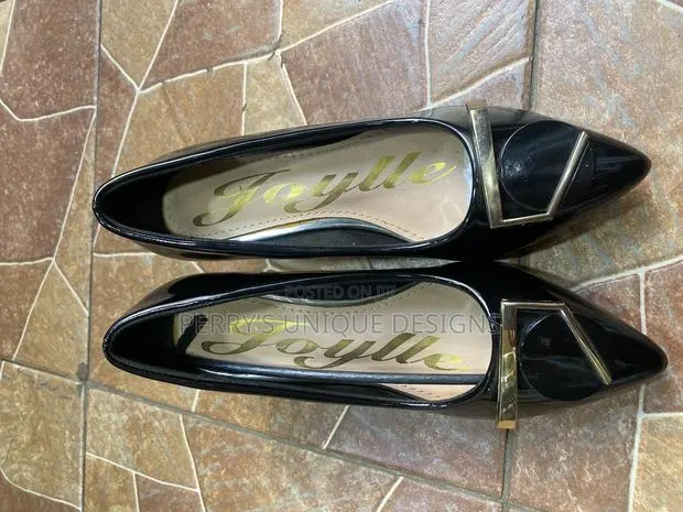 Onyx Elegance Kitten Heel Pumps · Photo 1