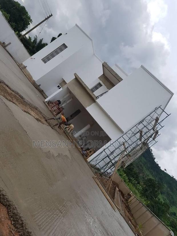 Building House · Photo 1