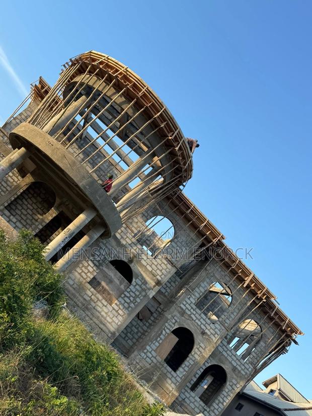 Building House · Photo 2