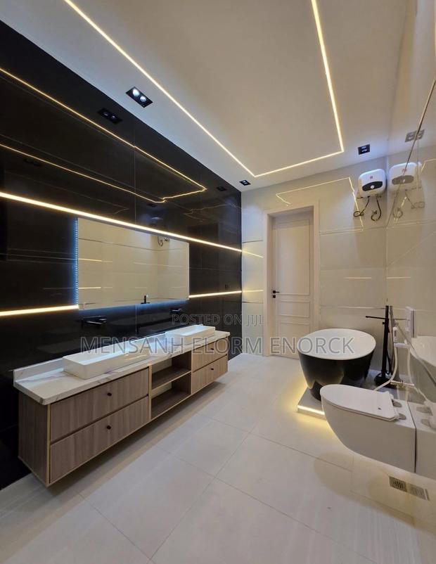 Kitchen Cabinets · Photo 4