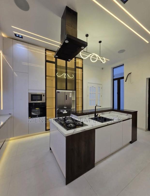 Kitchen Cabinets · Photo 5