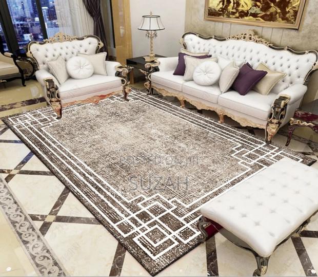 Luxury Woolen Center Carpet · Photo 1