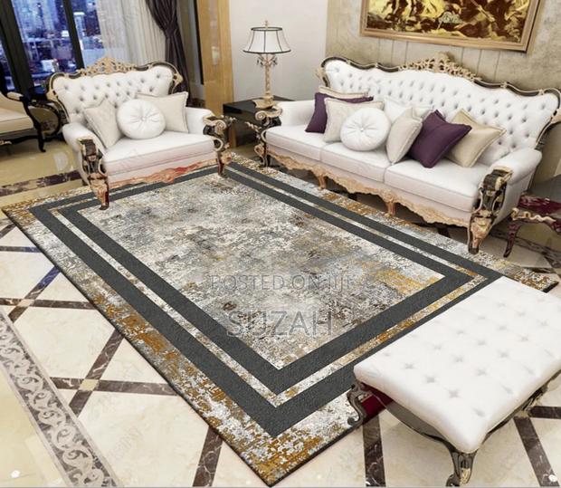 Woolen Textured Rug · Photo 1