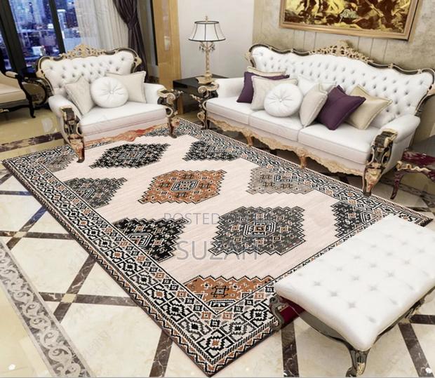 Soft Textured Woolen Rug · Photo 1