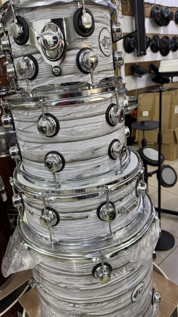 Original Dw 5 Set Drum With Two Cymbals · Photo 1