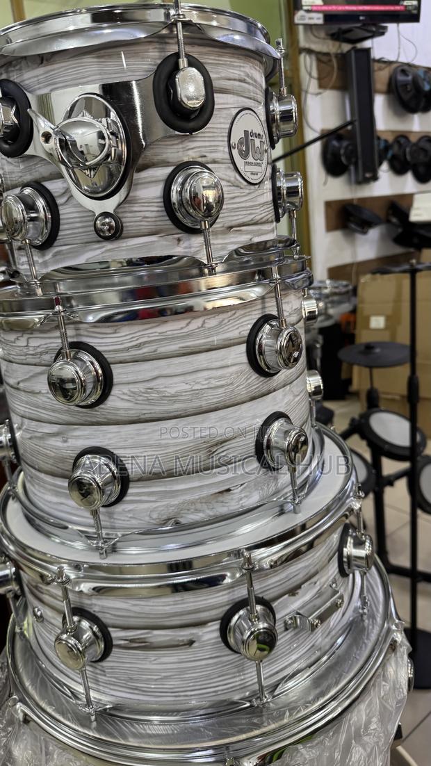 Original Dw 5 Set Drum With Two Cymbals · Photo 2
