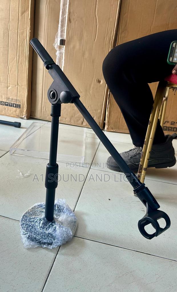 Mini Round Base Microphone Stand · Photo 1