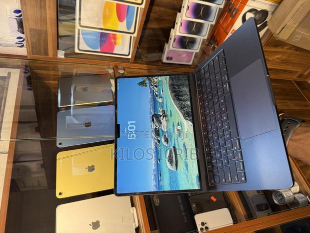 Laptop Apple MacBook Air 2025 M4 16GB Apple M4 SSD 256GB · Photo 2
