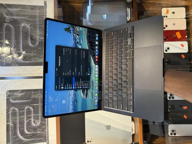 Laptop Apple MacBook Air 2025 M4 16GB Apple M4 SSD 256GB · Photo 1