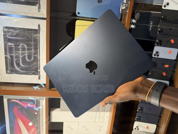 Laptop Apple MacBook Air 2025 M4 16GB Apple M4 SSD 256GB · Photo 4