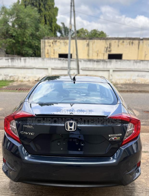 Honda Civic Touring 4dr Sedan (1.5L 4cyl) 2017 Gray · Photo 4