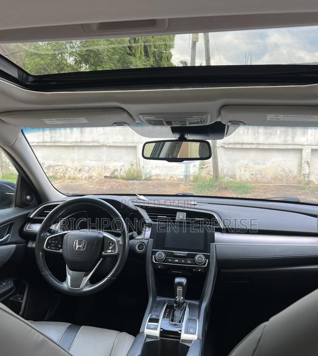 Honda Civic Touring 4dr Sedan (1.5L 4cyl) 2017 Gray · Photo 3