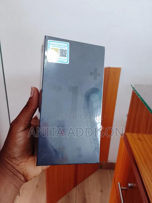 New Samsung Galaxy S10 Plus 512 GB Black · Photo 2